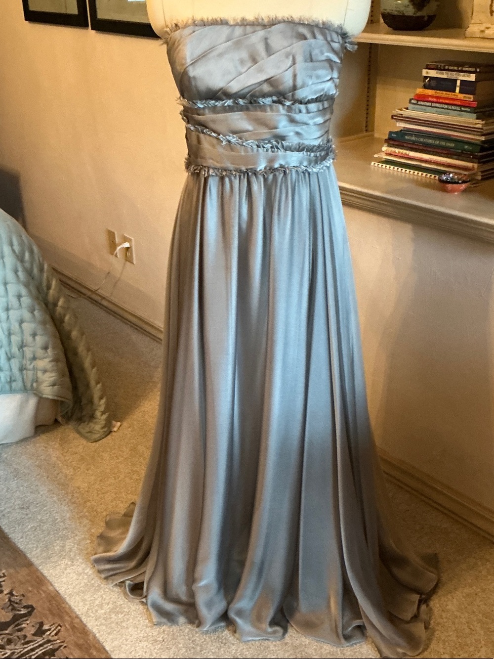 Monique Lhuillier Silver-Gray Strapless Silk Evening Gown